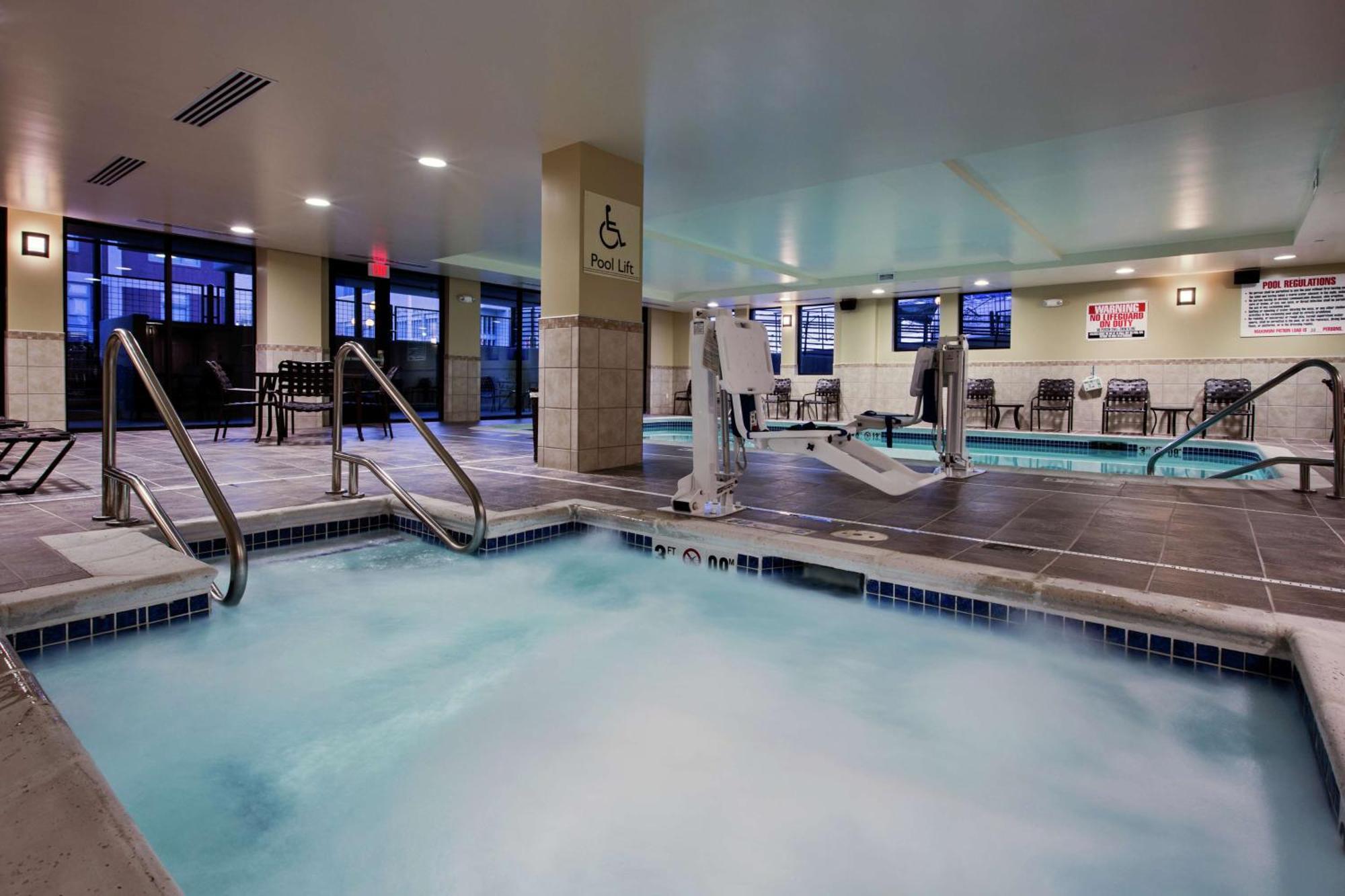 Hilton Garden Inn Lincoln Downtown/Haymarket Exteriör bild